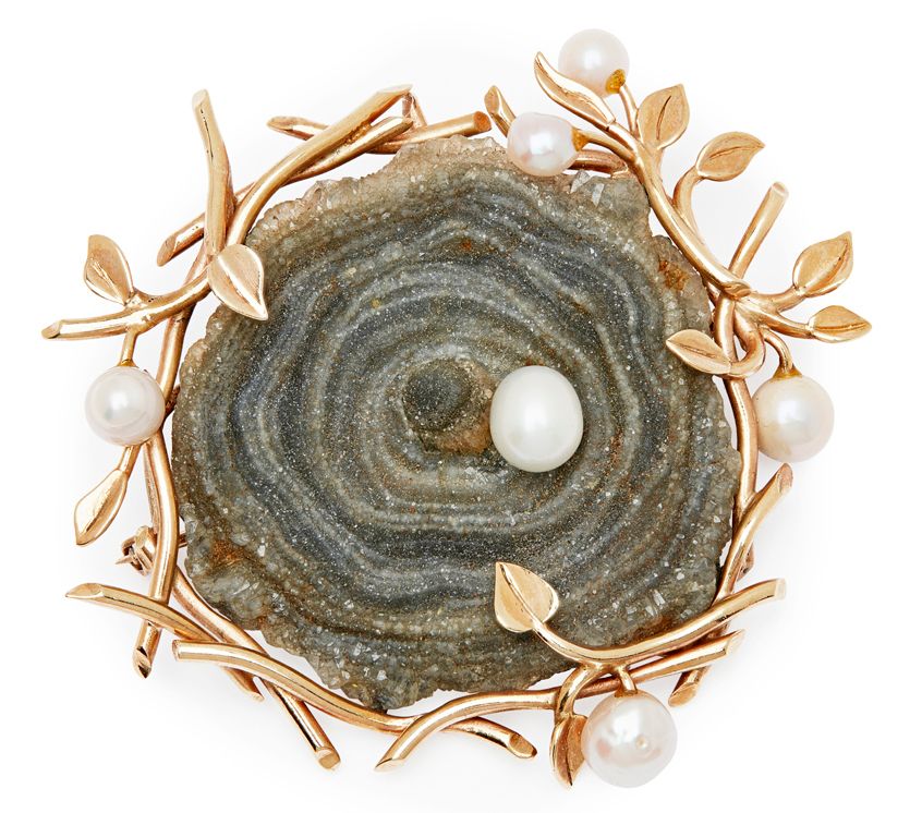 A CONTEMPORARY 9CT GOLD SCOTTISH PEARL AND AGATE SET BROOCH  Sold for £1,625