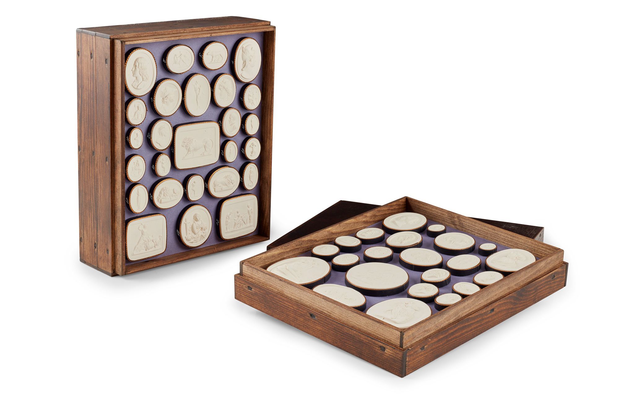 BOXED COLLECTION OF GRAND TOUR PLASTER INTAGLIOS | LATE 19TH/ EARLY 20TH CENTURY | Sold for £1,197