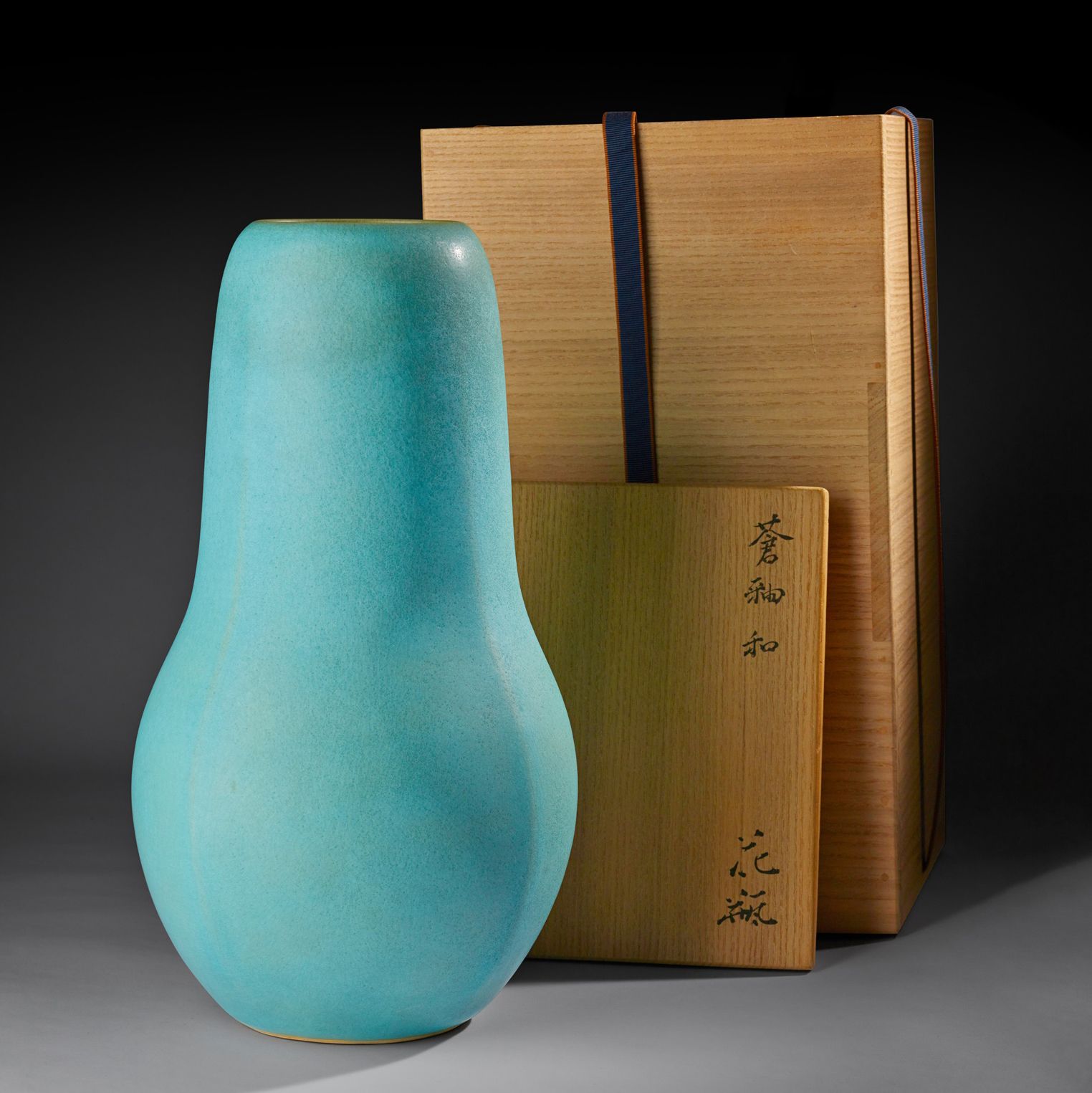 CERAMIC FLOWER VASE | BY KUSUBE YAICHI (1897-1984), SHOWA PERIOD, CA. 1960 | Sold for £1,260