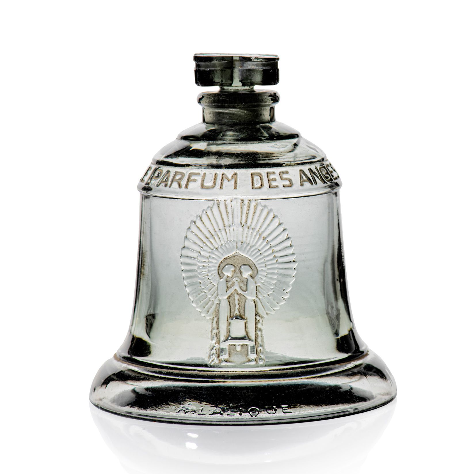 RENÉ LALIQUE (FRENCH 1860-1945) | LE PARFUM DES ANGES SCENT BOTTLE, OVIATT – 1 | Sold for £17,500