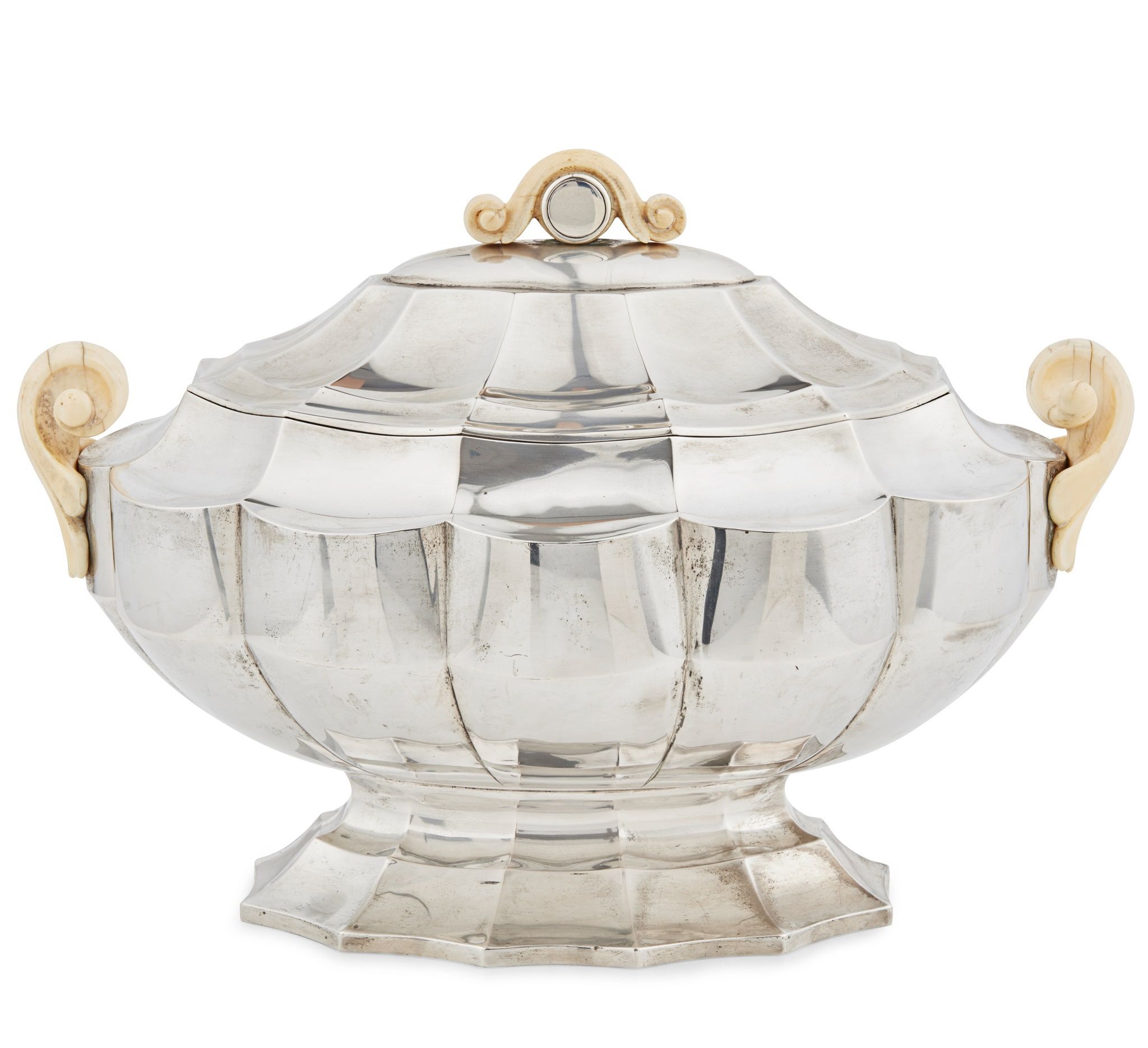 Silver Italian School tureen and cover, circa 1910